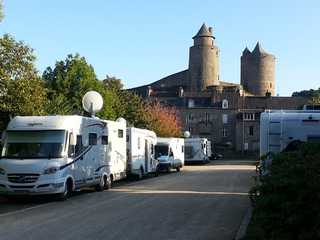 aire du chateau à fougères